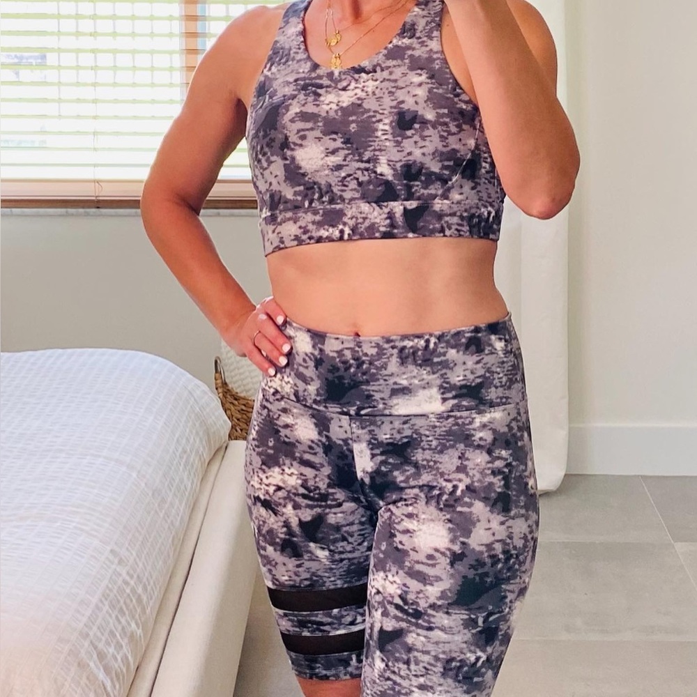 Black and Gray Patterned Sports Bra and Leggings Set